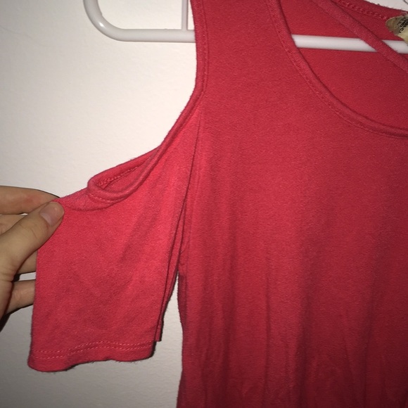 A hot pink off the shoulder top - Picture 4 of 4